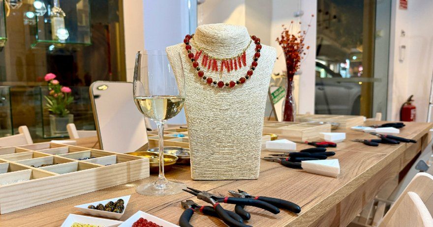 Taller de joyas con vino o bebida ilimitada en Murcia