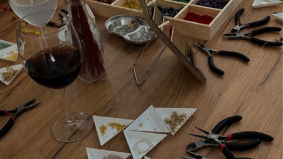 Taller de joyas con vino ilimitado