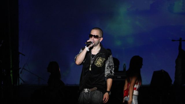 Yandel lleva su reguetón a Murcia con una noche marcada por sus grandes éxitos